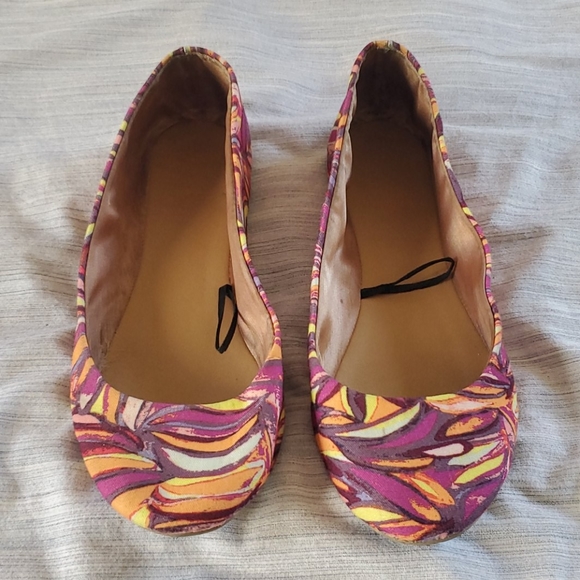 H&M Patterned Flat - Picture 1 of 7